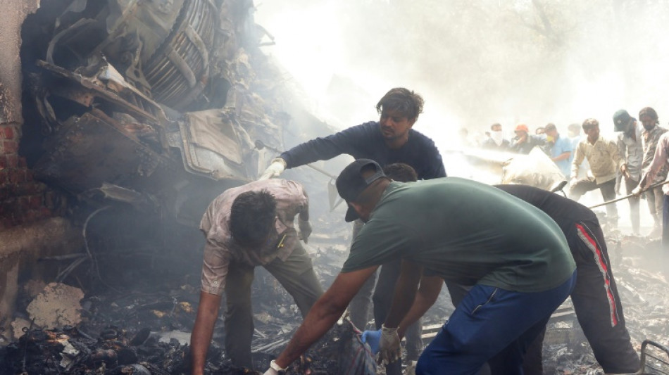 Acidente de avião na Índia deixa ao menos 204 mortos