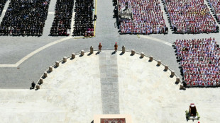 Applaudissements et acclamations pour les adieux au "pape proche des plus petits"