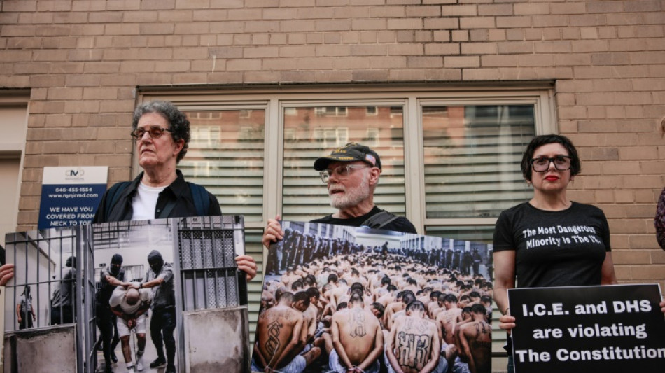 Família venezuelana despedaçada pelas deportações de Trump para El Salvador