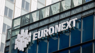 Borsa: Europa contrastata, indici Pmi contrastati, Milano -0,3%