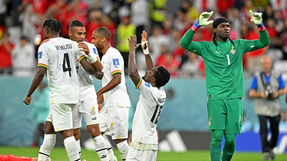 Uruguay se juega su futuro ante Ghana, que quiere octavos y venganza