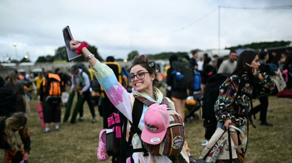 Glastonbury abre as portas em ano marcado por controvérsia envolvendo grupo de rap