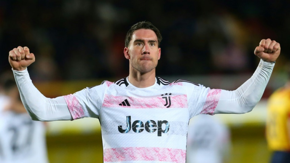 Com 2 de Vlahovic, Juventus vence Lecce e pula para lideran&ccedil;a do Italiano