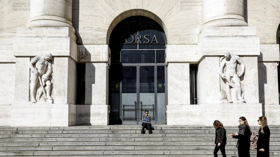 Borsa: Milano si porta in parità, balzo di Mps, debole Ferrari