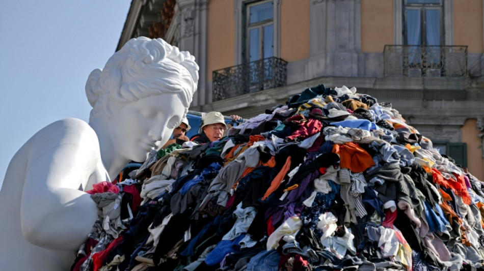 Inc&ecirc;ndio intencional destr&oacute;i 'V&ecirc;nus dos Trapos' do italiano Pistoletto