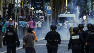 Redes sociais removeram milhares de conte&uacute;dos ilegais durante dist&uacute;rbios na Fran&ccedil;a