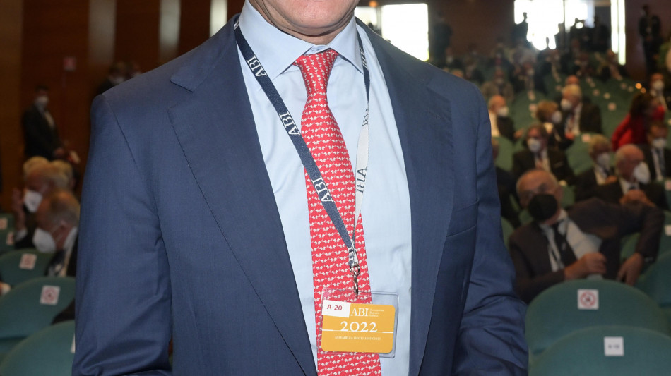 Unicredit ha in totale il 9% di Commerzbank e pu&ograve; salire