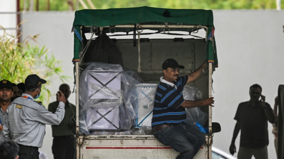 Índia prossegue com processo de identificação das vítimas de acidente aéreo