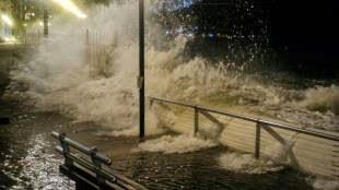 Hong Kong en alerta máxima por el supertifón Ragasa, que deja 14 muertos en Taiwán