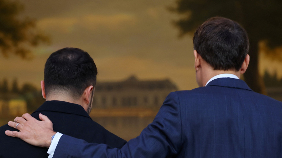 Macron, 'tutto è pronto per la pace, solo Mosca rifiuta'