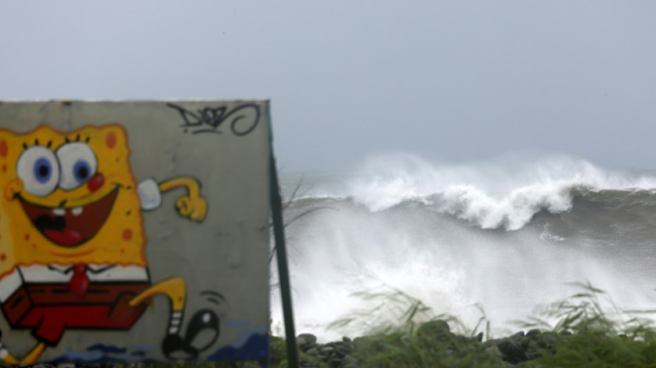 Un navire s'&eacute;choue &agrave; La R&eacute;union, toujours balay&eacute;e par le cyclone Batsirai