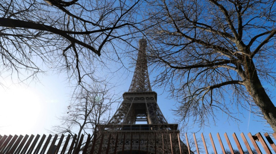 Torre Eiffel &eacute; fechada por greve de funcion&aacute;rios