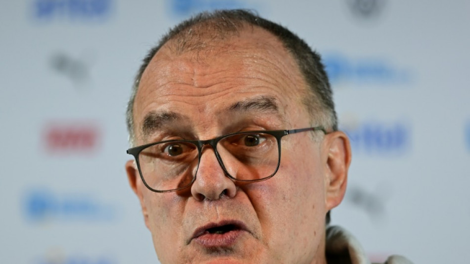 Bielsa convoca Uruguai sem Su&aacute;rez e Cavani para primeiros jogos das Eliminat&oacute;rias