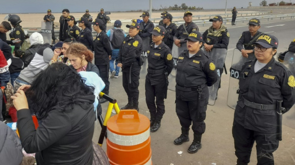 Governos estudam corredor humanit&aacute;rio para migrantes retidos entre Peru e Chile