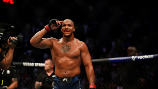 MMA: pour la grande premi&egrave;re de l'UFC en France, Ciryl Gane &eacute;lectrise Bercy