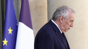 Francia: governo in bilico, Bayrou vede i leader da lunedì