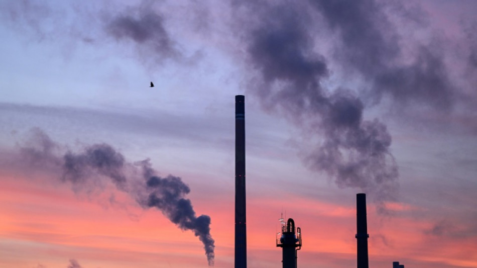 Zahl der Industriebesch&auml;ftigten innerhalb eines Jahres um 120.000 gesunken