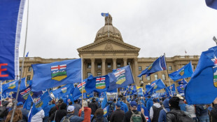 Oil-rich Alberta votes on Canada breakup