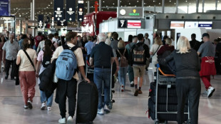 Una huelga de controladores a&eacute;reos en Francia perturba el inicio de las vacaciones en Europa