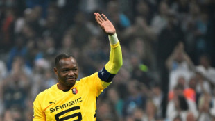 Ex-France goalkeeper Mandanda calls time on club career