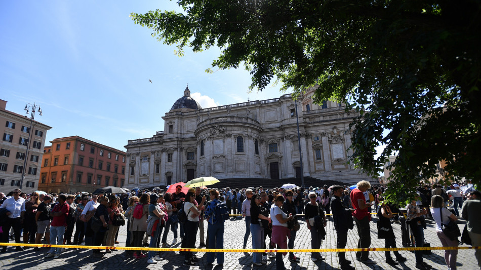 Papa: 20mila fedeli a Santa Maria Maggiore, 13 mila già entrati