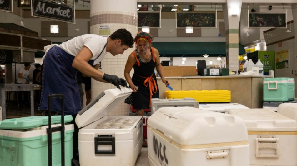 Renomados chefs havaianos preparam grande opera&ccedil;&atilde;o para alimentar sobreviventes dos inc&ecirc;ndios
