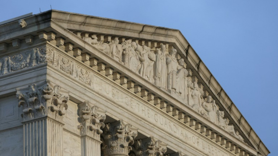 Supremo dos EUA suspende ordem de reincorporar funcion&aacute;rios federais demitidos