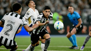 Fluminense anuncia contrata&ccedil;&atilde;o do meia venezuelano Savarino, que estava no Botafogo