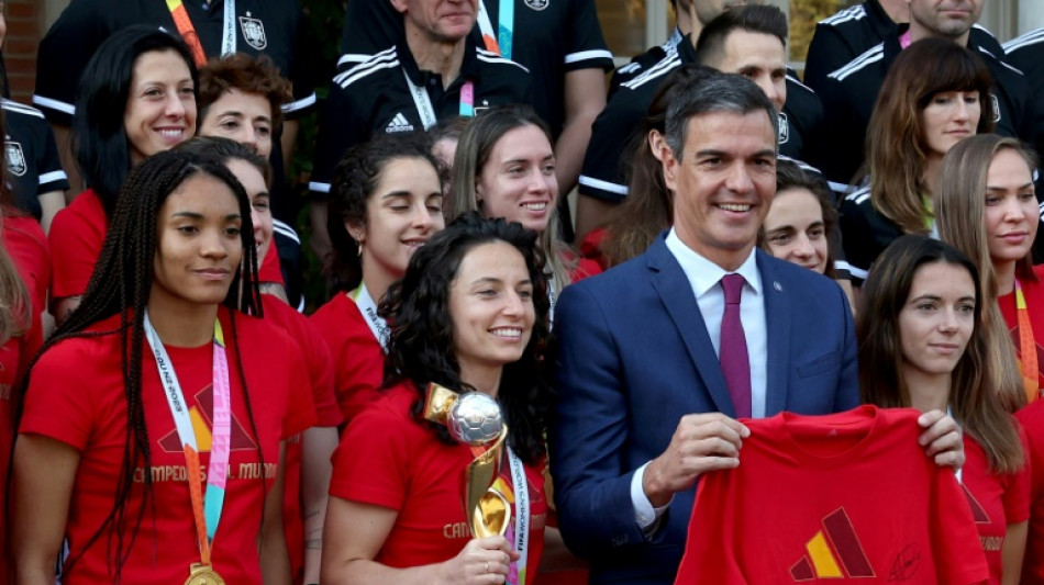 'Nossas jogadoras deram uma li&ccedil;&atilde;o ao mundo', diz chefe de governo espanhol