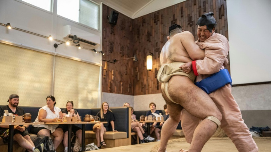 Japon: l'app&eacute;tit des touristes &eacute;trangers pour le sumo aiguis&eacute; par la pand&eacute;mie