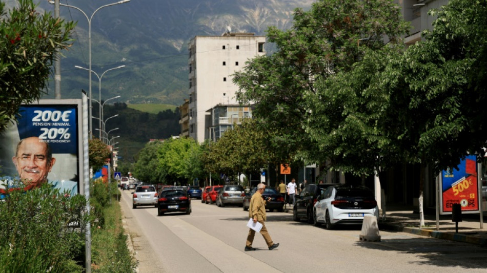Les Albanais votent pour des l&eacute;gislatives test sur le chemin de l'UE