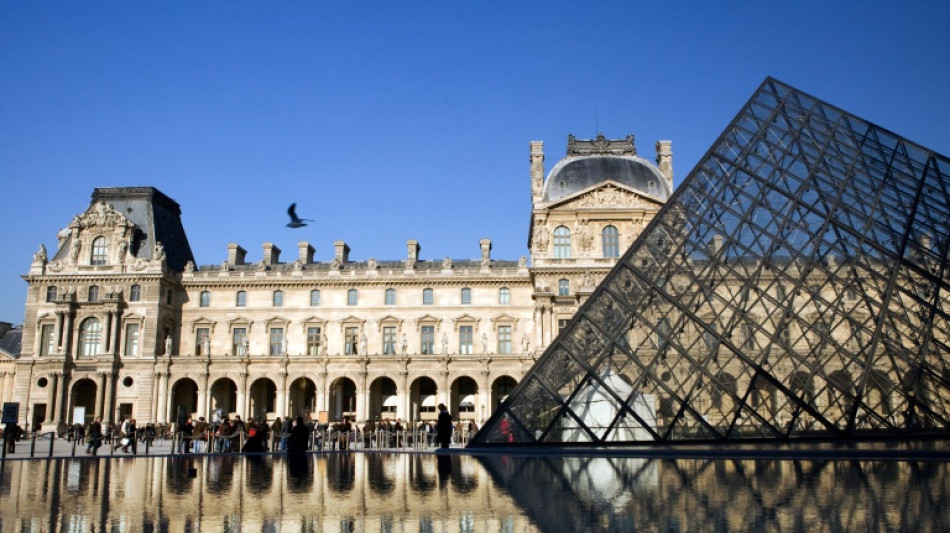 Estudantes bloqueiam o acesso ao Museu do Louvre