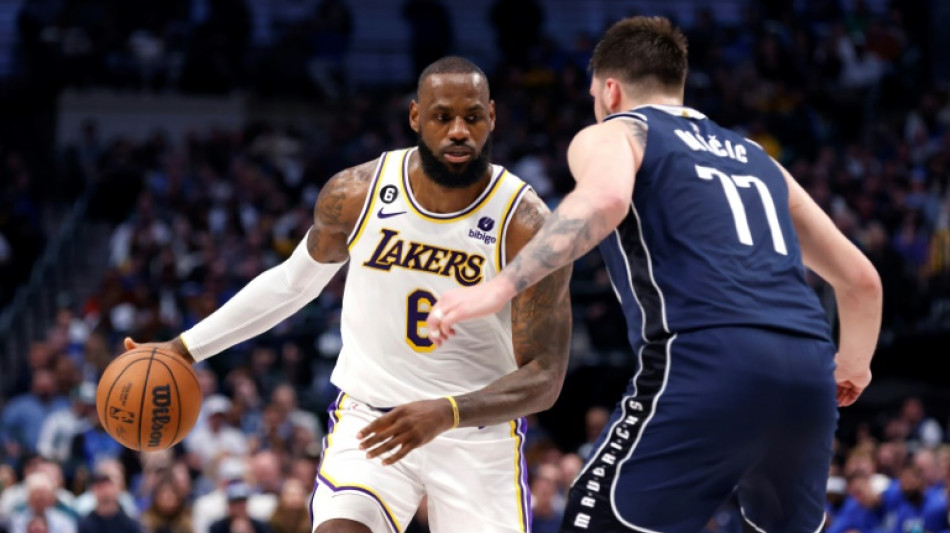 NBA: James (Lakers), bless&eacute; &agrave; un pied, pourrait &ecirc;tre absent plusieurs semaines (m&eacute;dias)