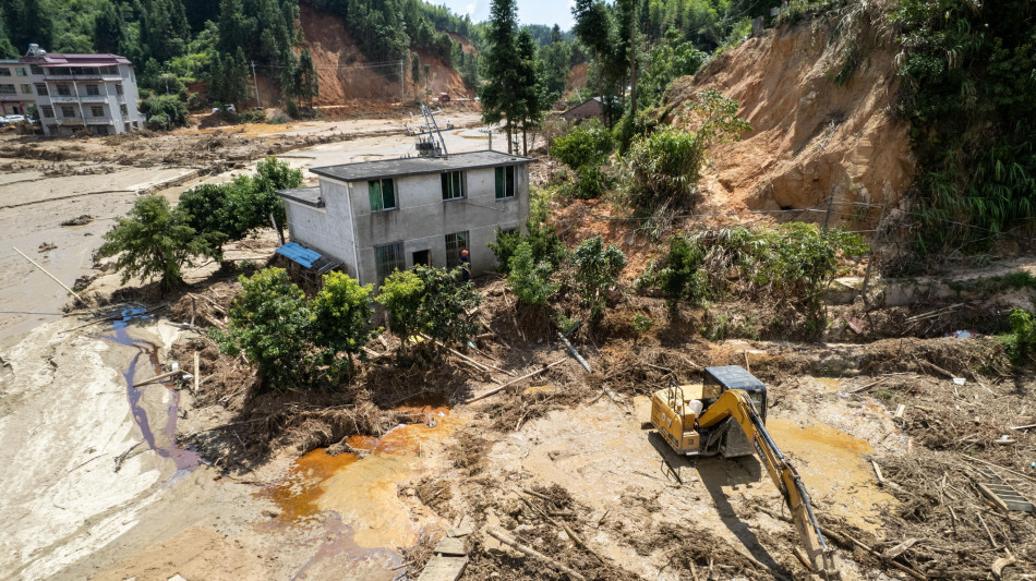 Pesanti inondazioni in Cina, evacuati in 80mila nel Guizhou