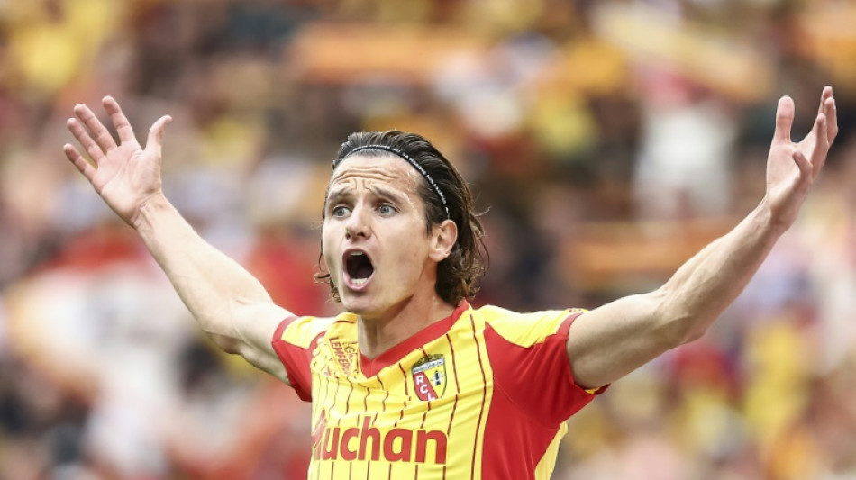 Ligue 1: Lyon l'emporte à Lens et gâche les débuts de Thauvin