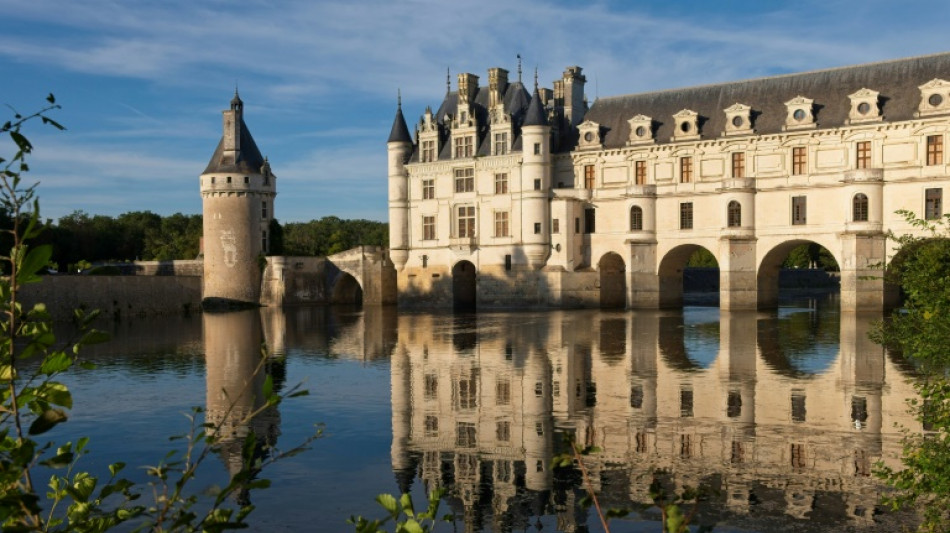 Menacés par le dérèglement climatique, les châteaux de la Loire "naviguent à vue"