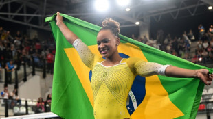 Rebeca Andrade conquista seu primeiro ouro na gin&aacute;stica art&iacute;stica de Santiago-2023