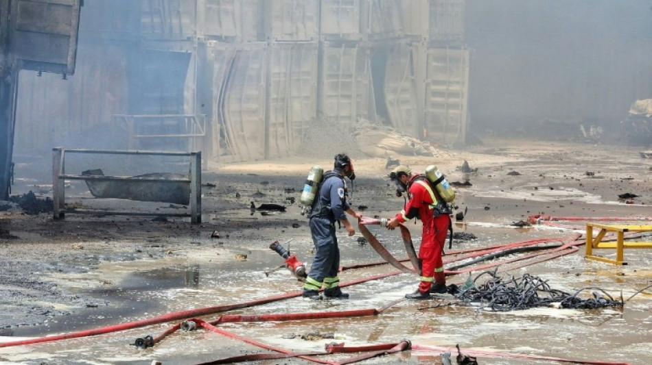 Incendio "controlado" tres d&iacute;as despu&eacute;s de una explosi&oacute;n mortal en un puerto iran&iacute;