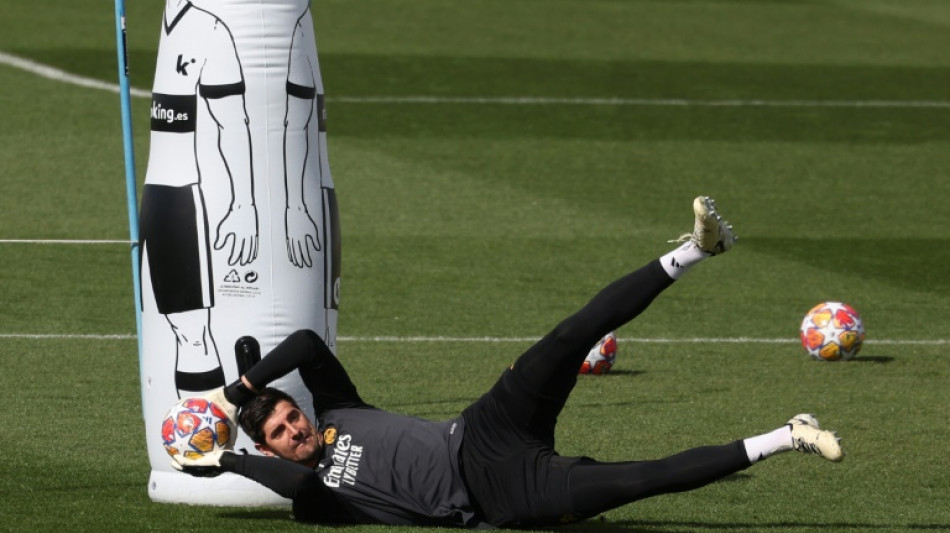 Courtois &eacute; operado 'com sucesso' ap&oacute;s nova les&atilde;o de joelho