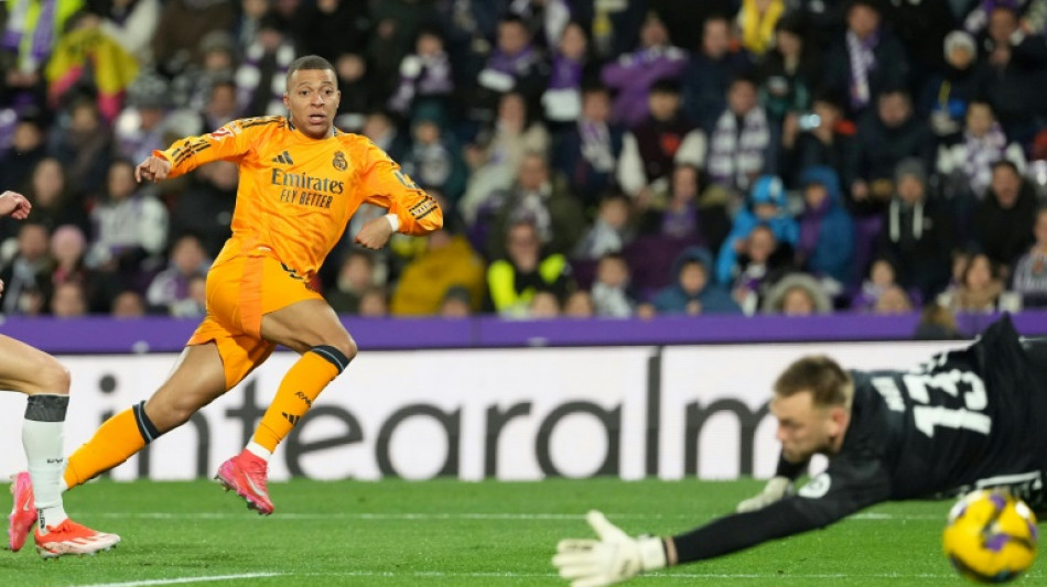 Espagne: Mbapp&eacute; voit triple, le Real Madrid prend le large