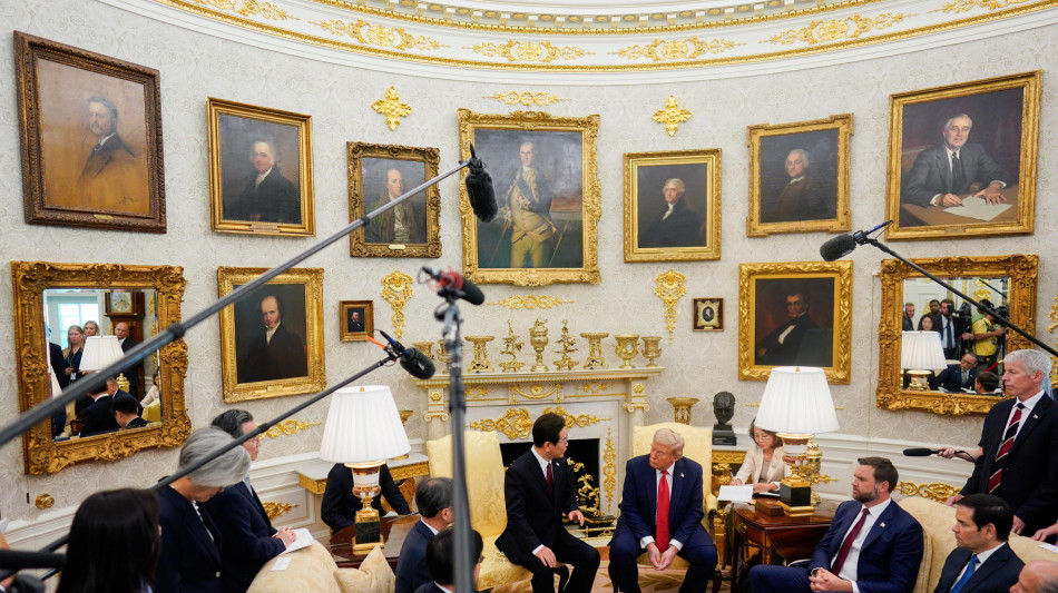 Trump, 'ho riparlato con Putin, buona conversazione'