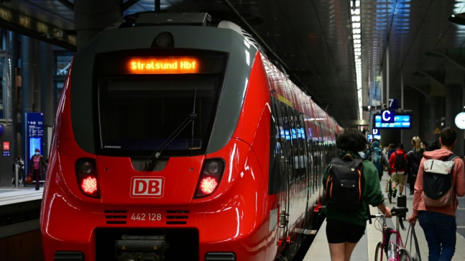 Pro Bahn bef&uuml;rchtet "Flickenteppich" bei 49-Euro-Ticket
