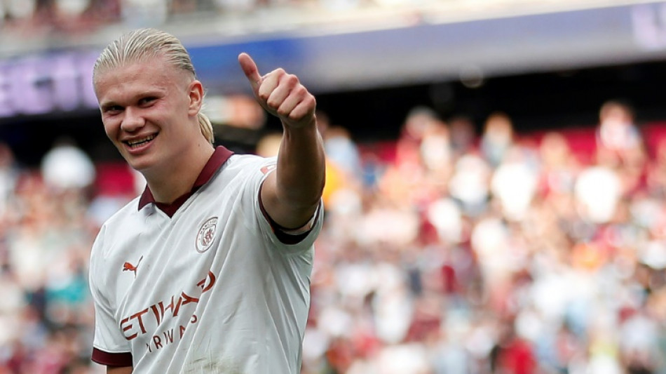 City vence West Ham (3-1) e se mant&eacute;m na lideran&ccedil;a; Brighton agrava crise do United