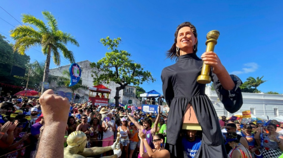 Primeiro Oscar do Brasil alimenta &ecirc;xtase do Carnaval do Rio