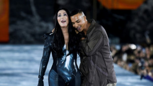 Cher en guest-star au défilé Balmain transformé en festival de musique