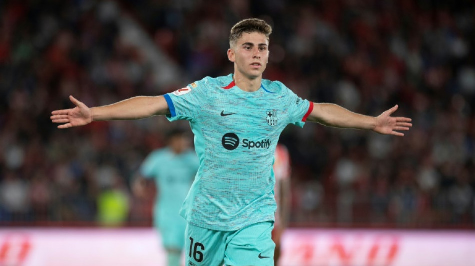 Barcelona vence lanterna Almer&iacute;a e se consolida na vice-lideran&ccedil;a do Espanhol