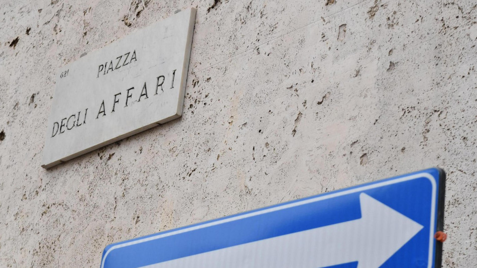 Borsa: Milano amplia il calo (-0,6%), gi&ugrave; Leonardo, Lottomatica e Avio