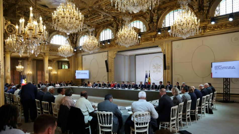 Ind&eacute;pendantistes et loyalistes signent un accord actant un "Etat de la Nouvelle-Cal&eacute;donie"