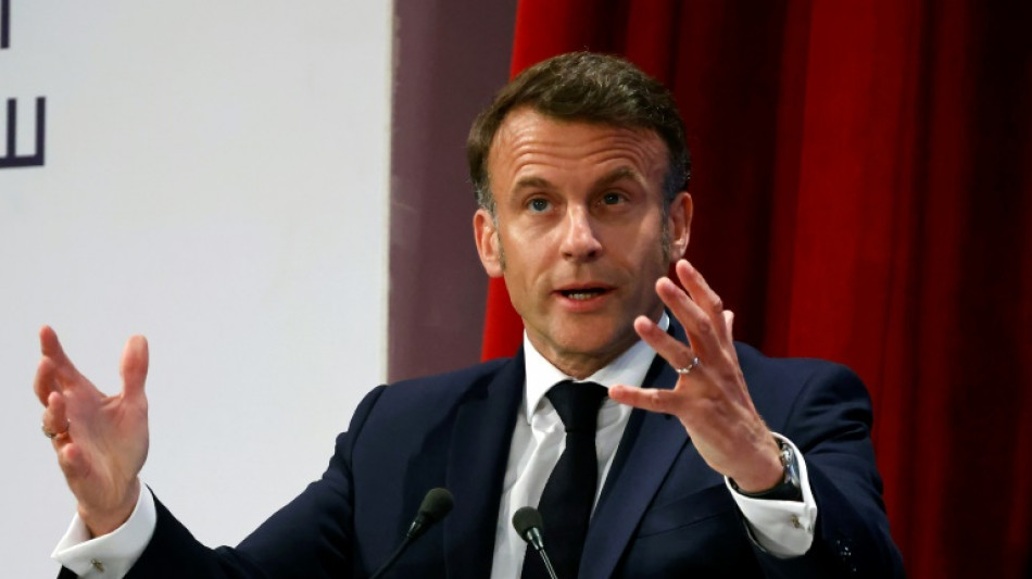 Aux confins de Gaza, Macron appelle &agrave; une reprise rapide de l'aide humanitaire