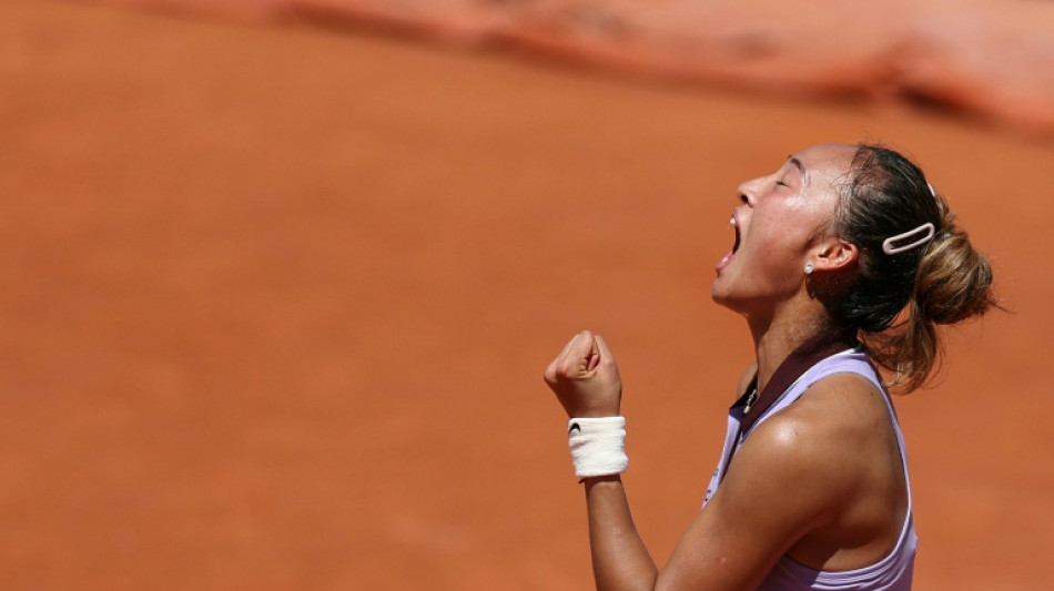 Sabalenka, Zheng advance as Musetti battles into French Open last 16